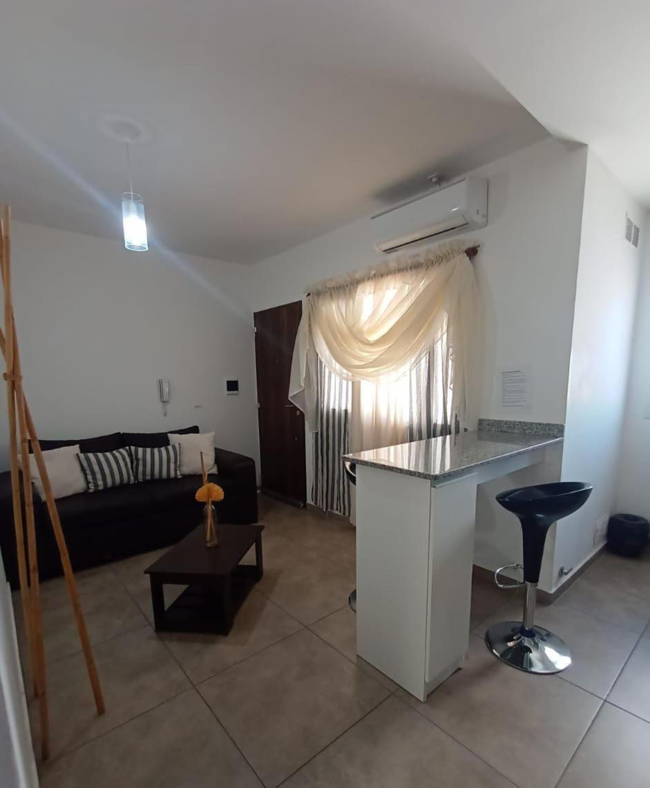 Lugar Encantador Con Estacionamiento Gratuito. Apartment